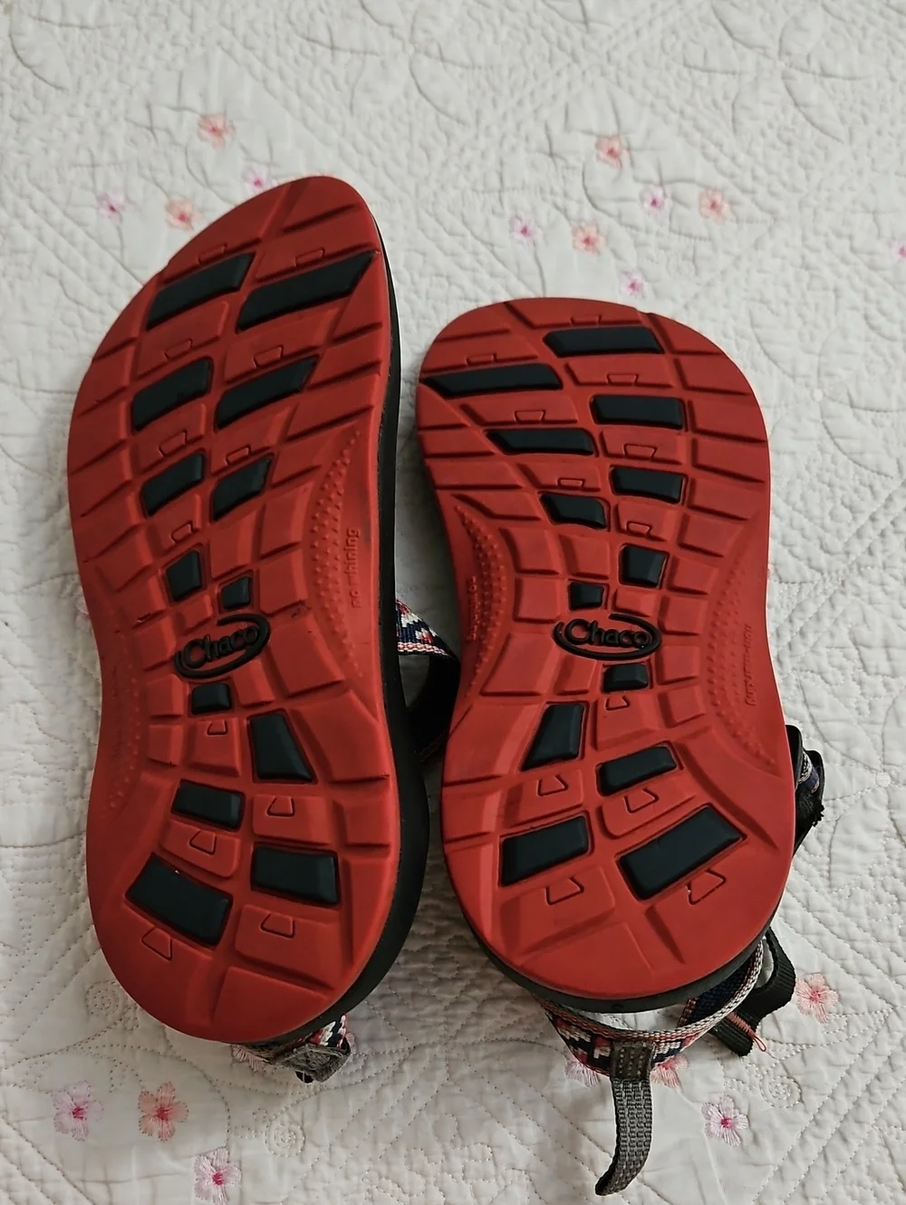 Chaco Z1 Red Blue White Strappy Sandals Shoes Sz 3 Youth
